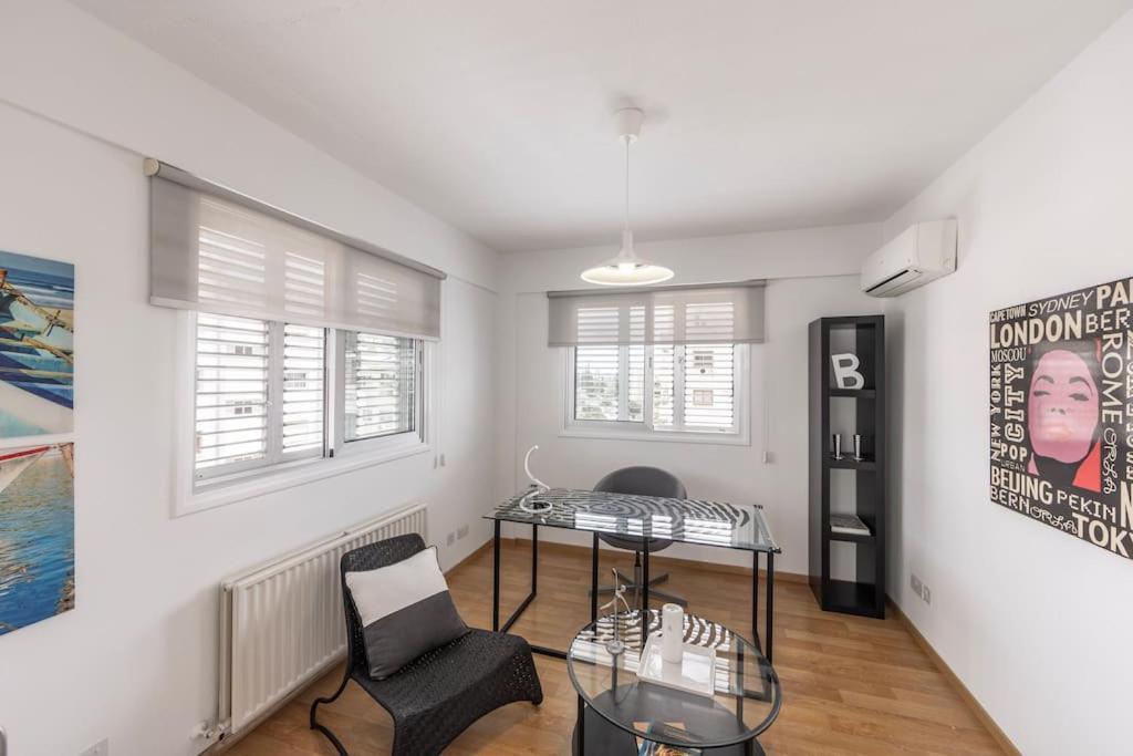 Apartamento Luxurious Bright & Stylish 2Br With Office In Nicosia Exterior foto