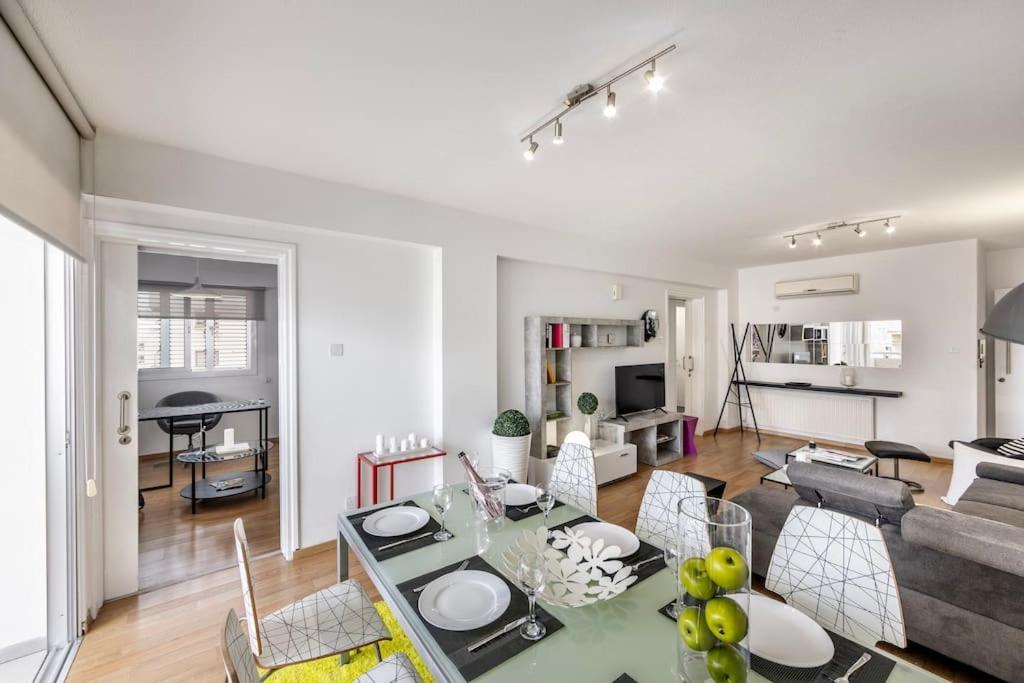 Apartamento Luxurious Bright & Stylish 2Br With Office In Nicosia Exterior foto