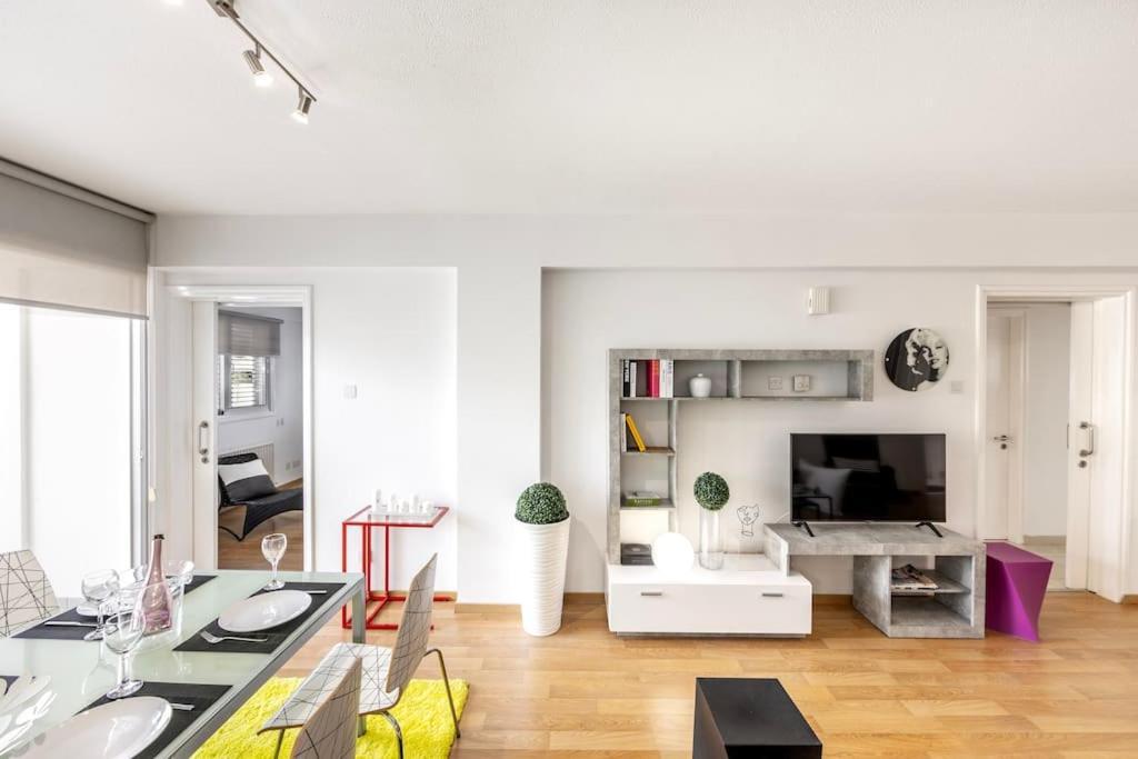 Apartamento Luxurious Bright & Stylish 2Br With Office In Nicosia Exterior foto
